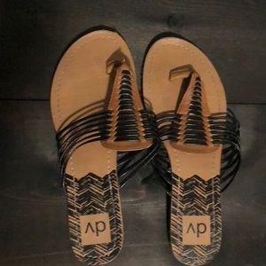 ❤️(3/20) DV Target sandals